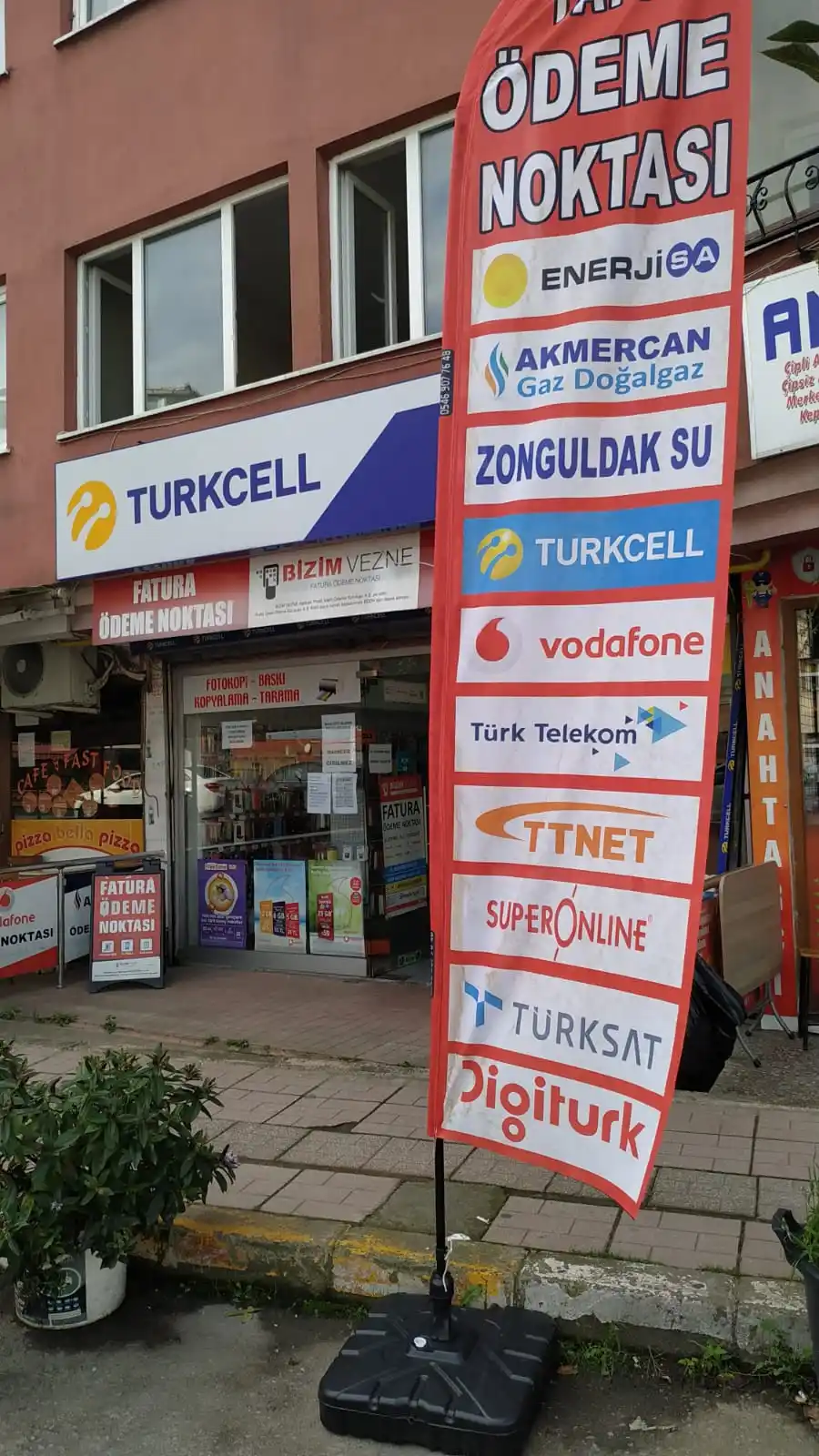 Cep Telefoncu Olta Bayrağı-18