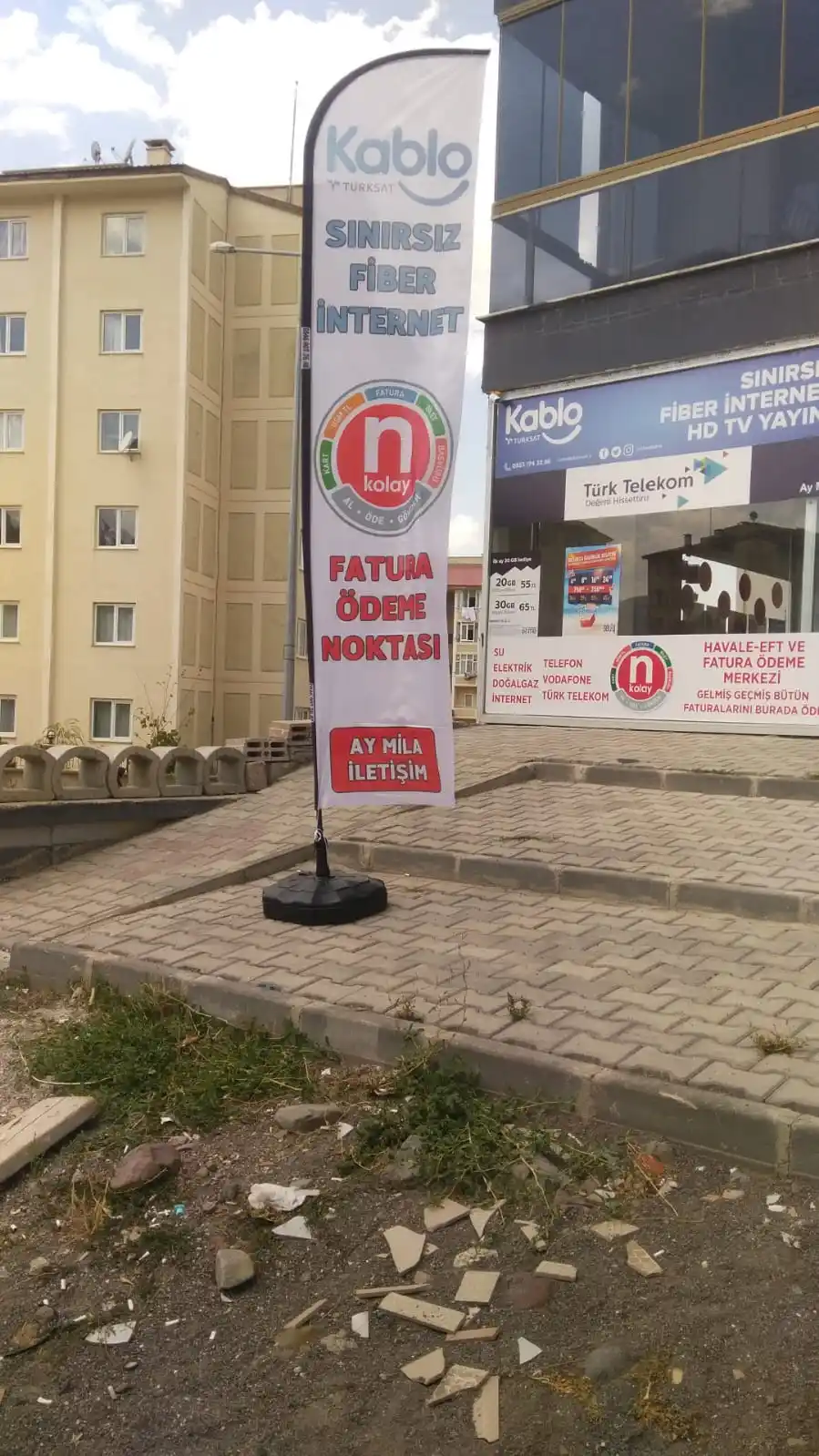 Cep Telefoncu Olta Bayrağı-29