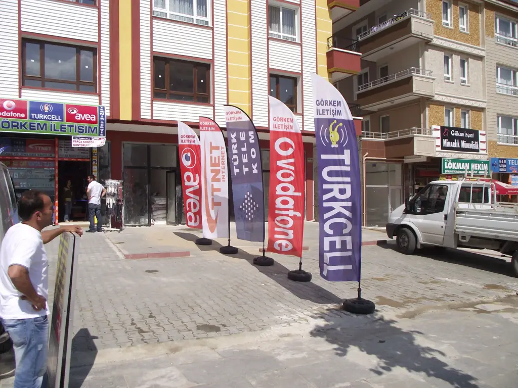 Cep Telefoncu Olta Bayrağı-53