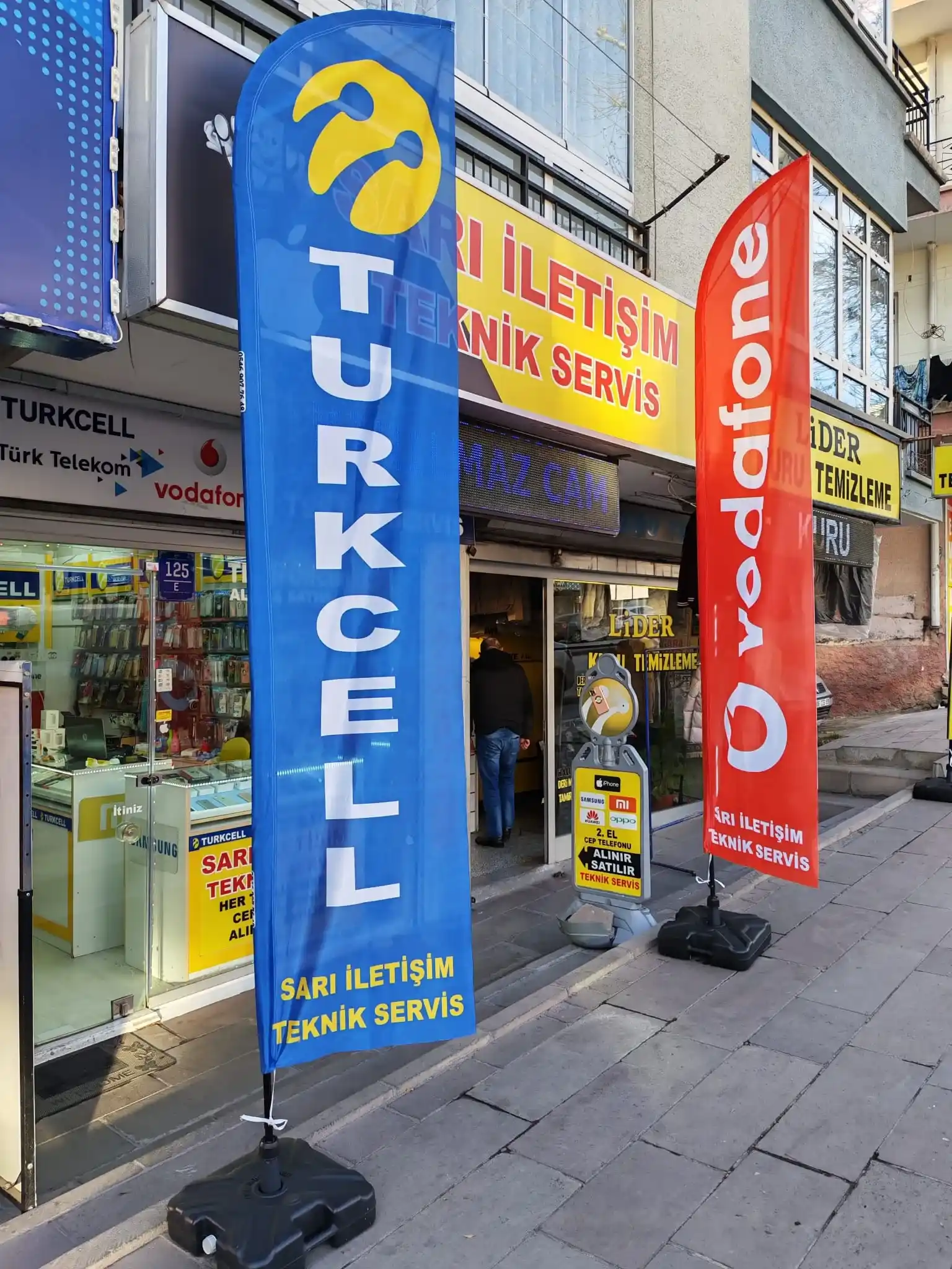 Cep Telefoncu Olta Bayrağı-67